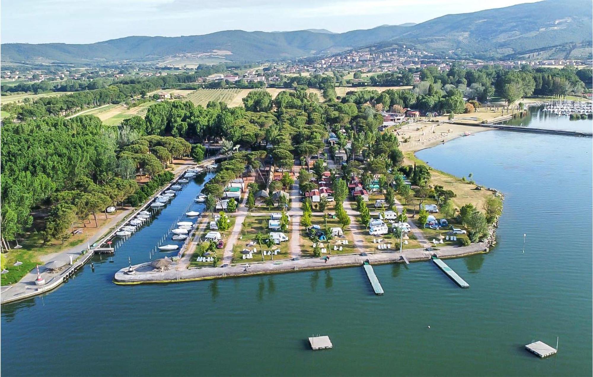 Gorgeous Stacaravan In Tuoro Sul Trasimeno Villa Exterior foto